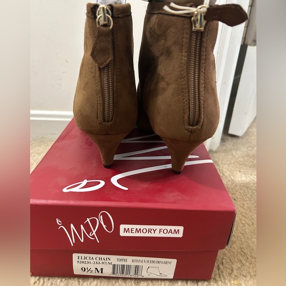 Impo Womens Elicia Chain Toffee Faux Suede Heel Ankle Boots Memory Foam Size 9.5 - Picture 3 of 5